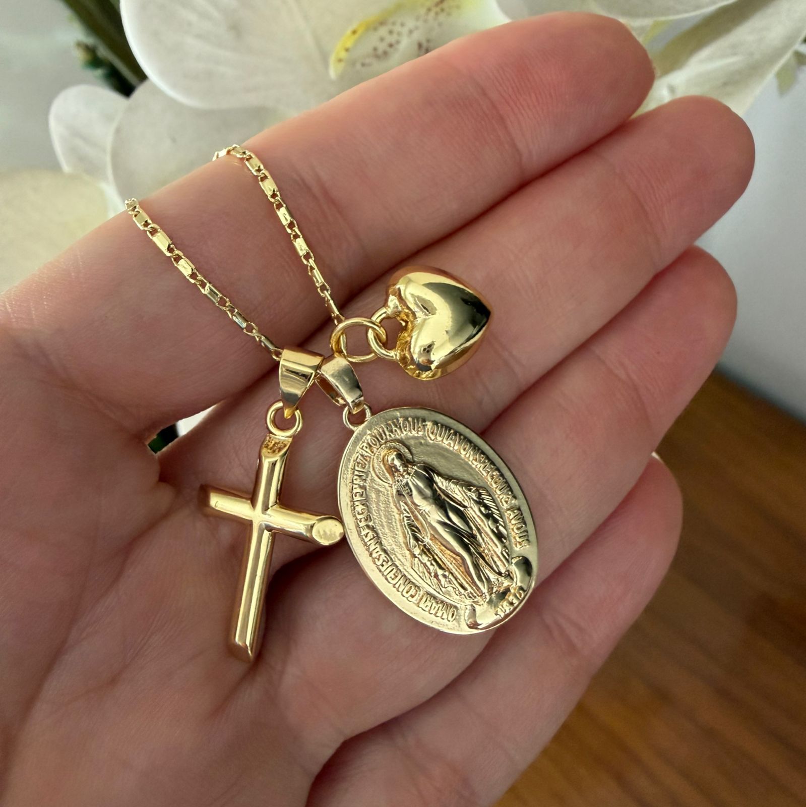Cadena amor, devocion y fe con la. Virgen Milagrosa