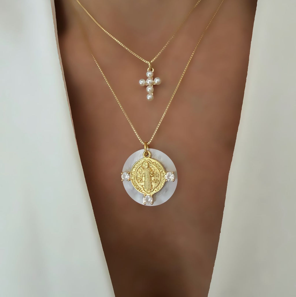 Cadena cross o San Benito nácar