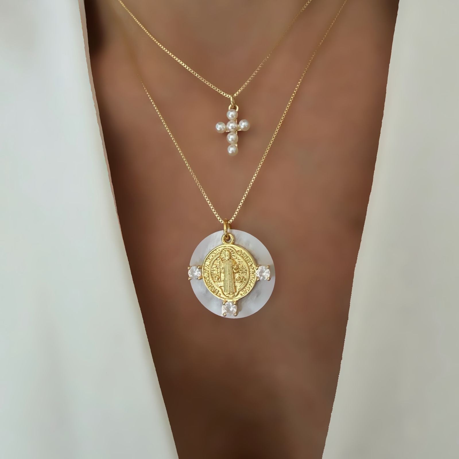Cadena cross o San Benito nácar