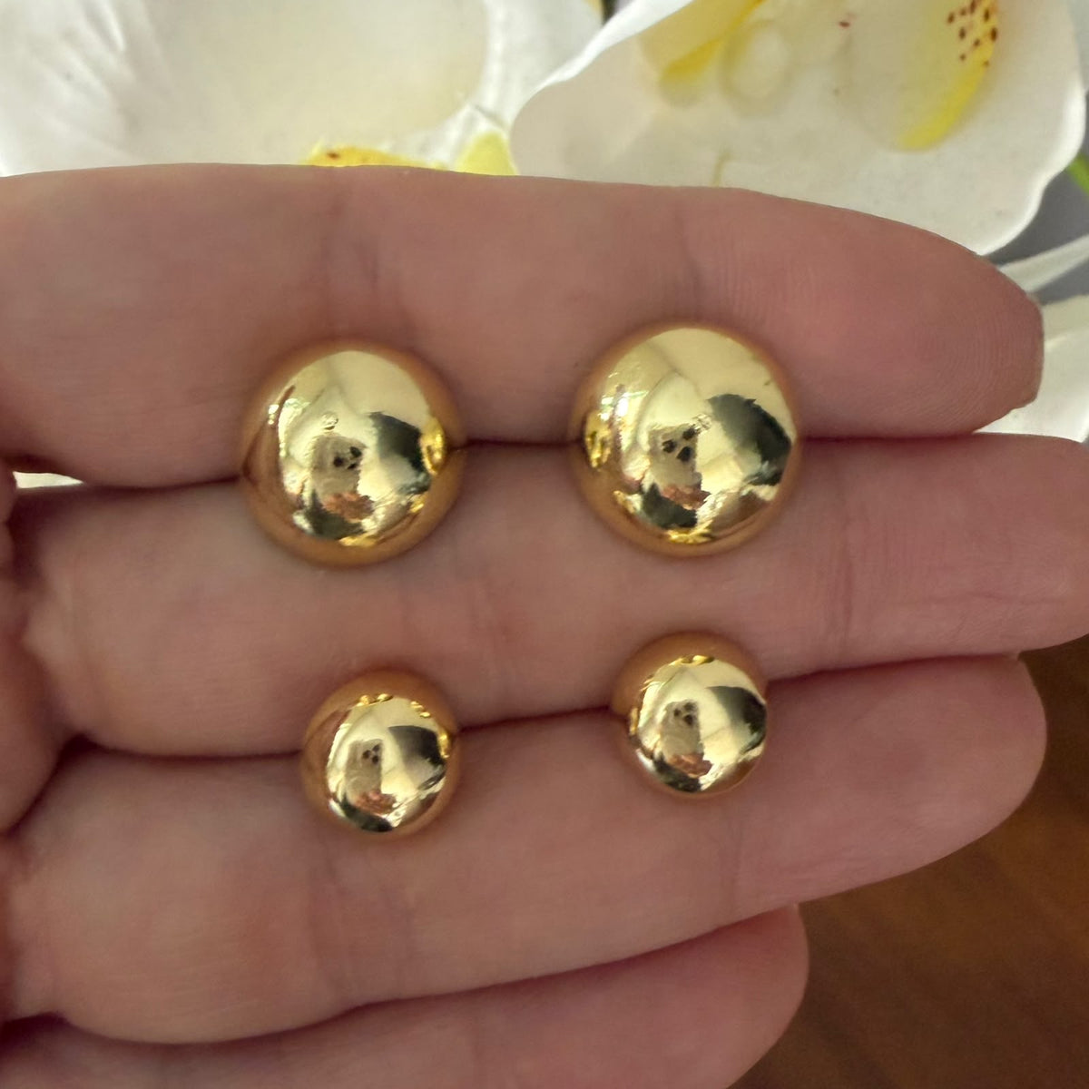 Aretes dot s o m