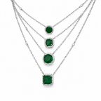 Cuatro cadenas plateadas con piedras verdes