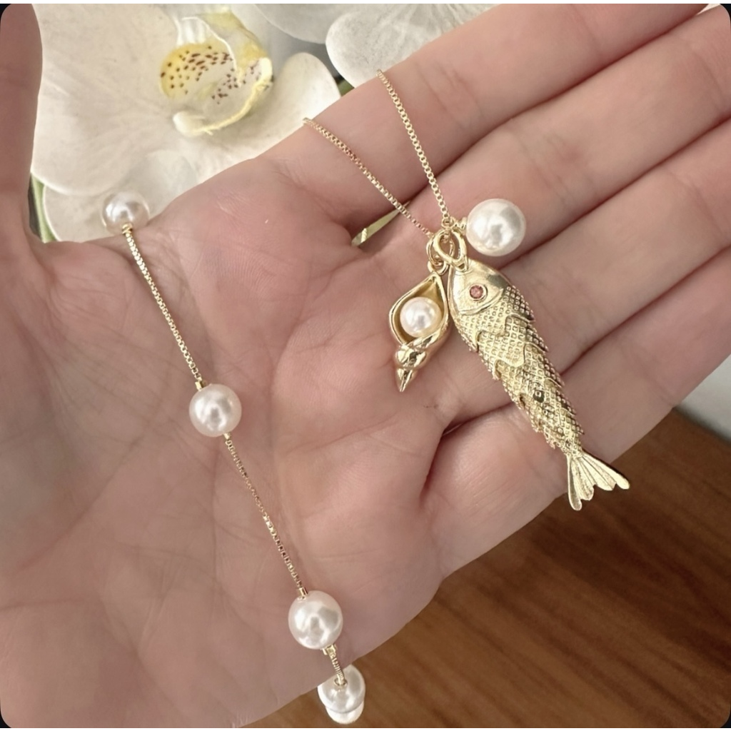 Choker Pearl o cadena Fish & Charms